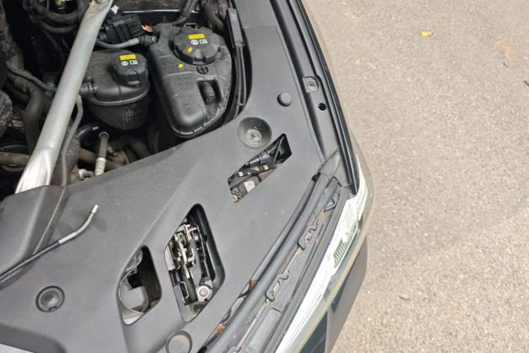 Used BMW 5 Series 2022 530Li Luxury Edition Premium Package Engine Bay Left