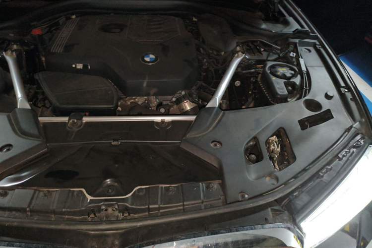 Used BMW 5 Series 2022 Restyled 525i M Sport Package Engine Bay Left