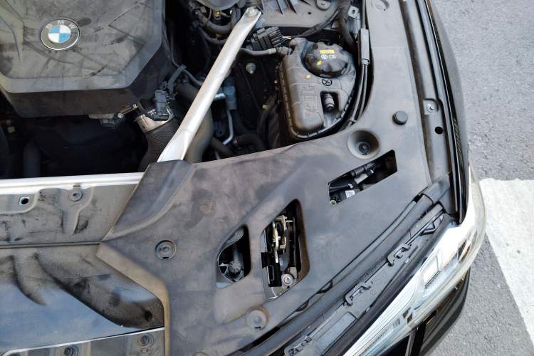Used BMW 5 Series 2022 Restyled 525Li M Sport Package Engine Bay Left
