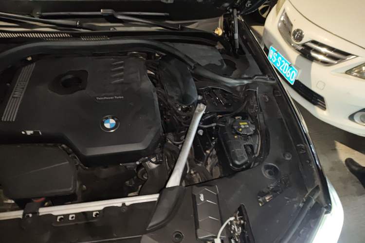 Used BMW 5 Series 2022 525Li M Sport Package Engine Bay Left