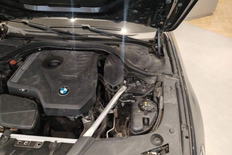 Used BMW 5 Series 2022 Second Facelift 525Li M Sport Package Engine Bay Left