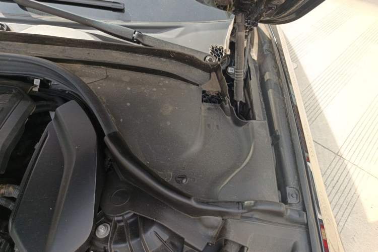 Used BMW 5 Series 2022 Second Facelift 525Li M Sport Package Engine Bay Left