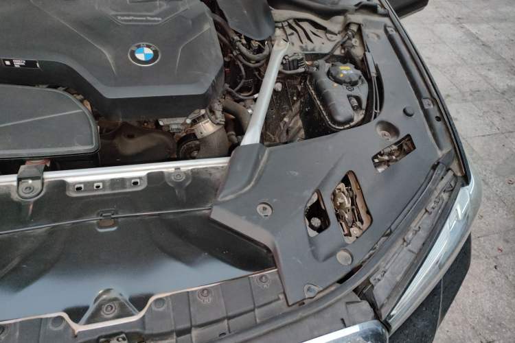 Used BMW 5 Series 2022 Second Facelift 525Li M Sport Package Engine Bay Left