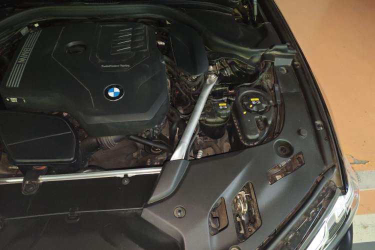 Used BMW 5 Series 2022 Second Facelift 530i M Sport Package Engine Bay Left