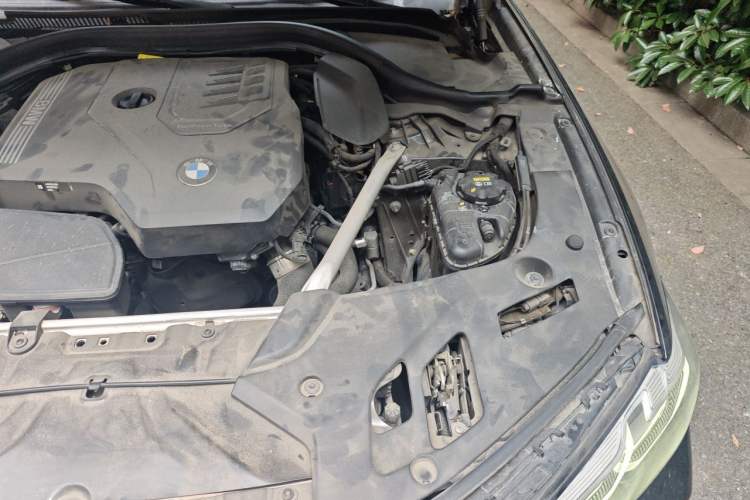 Used BMW 5 Series 2022 525Li M Sport Package Engine Bay Left