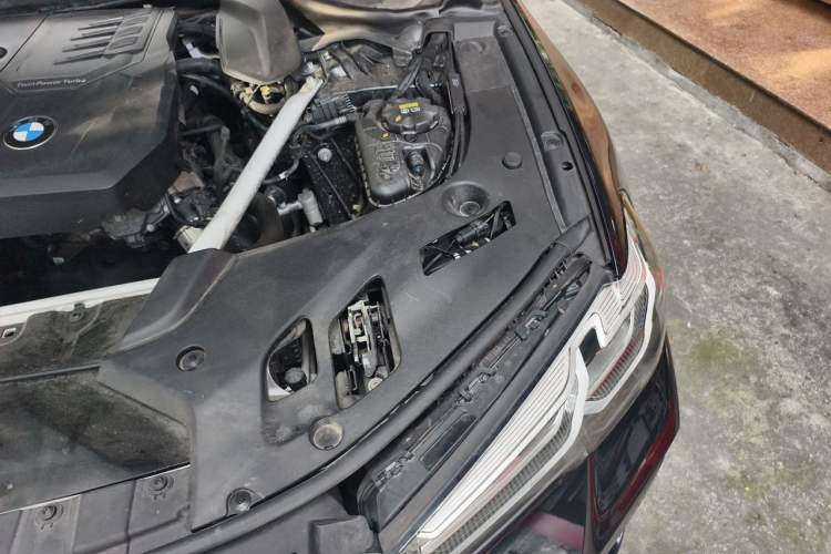 Used BMW 5 Series 2022 Restyled 525Li M Sport Package Engine Bay Left