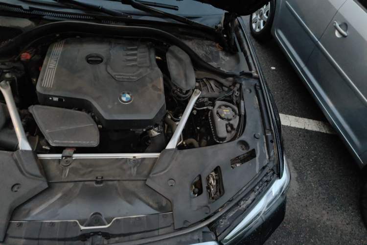 Used BMW 5 Series 2022 Second Facelift 525i M Sport Package Engine Bay Left