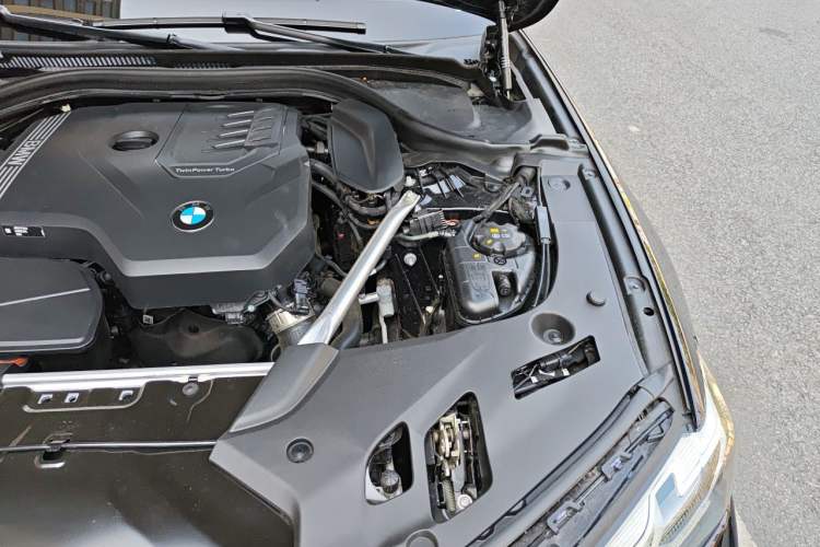 Used BMW 5 Series 2022 Second Facelift 525Li M Sport Package Engine Bay Left