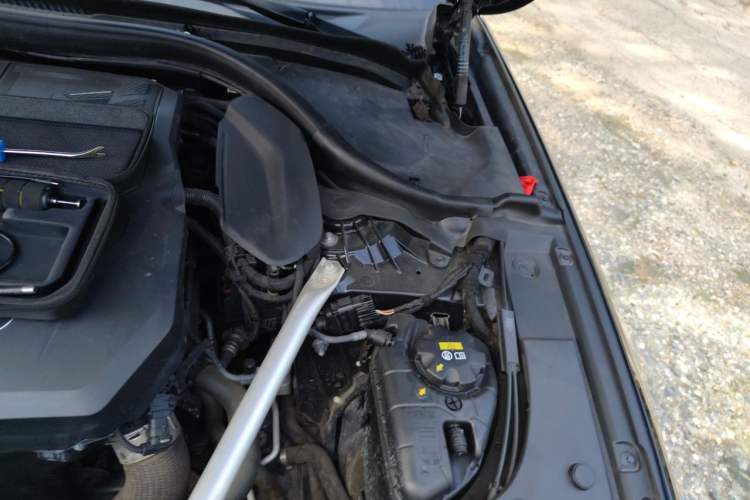 Used BMW 5 Series 2022 Restyled 525Li M Sport Package Engine Bay Left