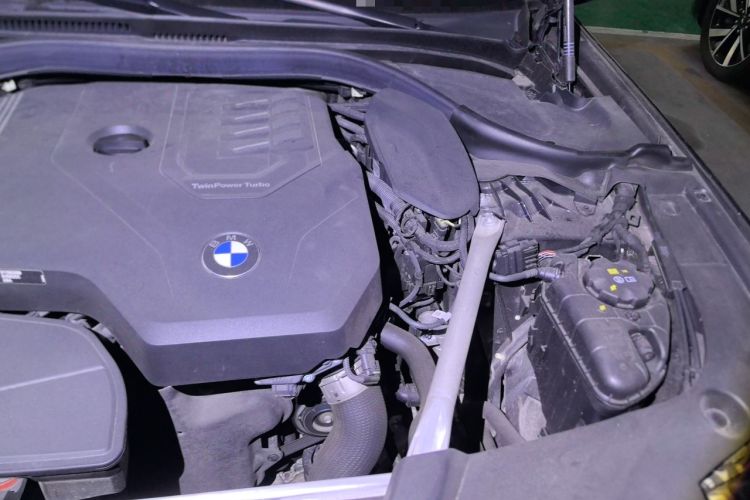 Used BMW 5 Series 2022 Second Facelift 525Li M Sport Package Engine Bay Left