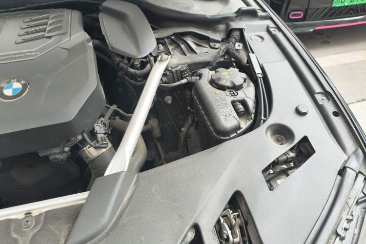 Used BMW 5 Series 2022 Second Facelift 525Li M Sport Package Engine Bay Left