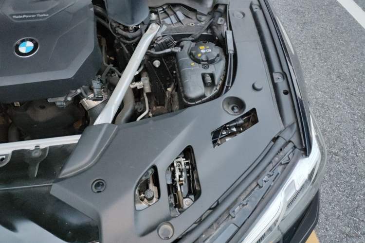 Used BMW 5 Series 2022 Second Facelift 525Li M Sport Package Engine Bay Left