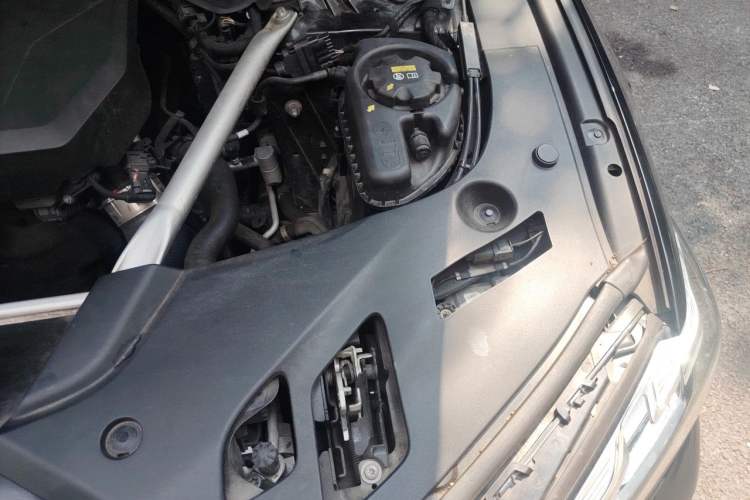 Used BMW 5 Series 2022 Restyled 525Li M Sport Package Engine Bay Left