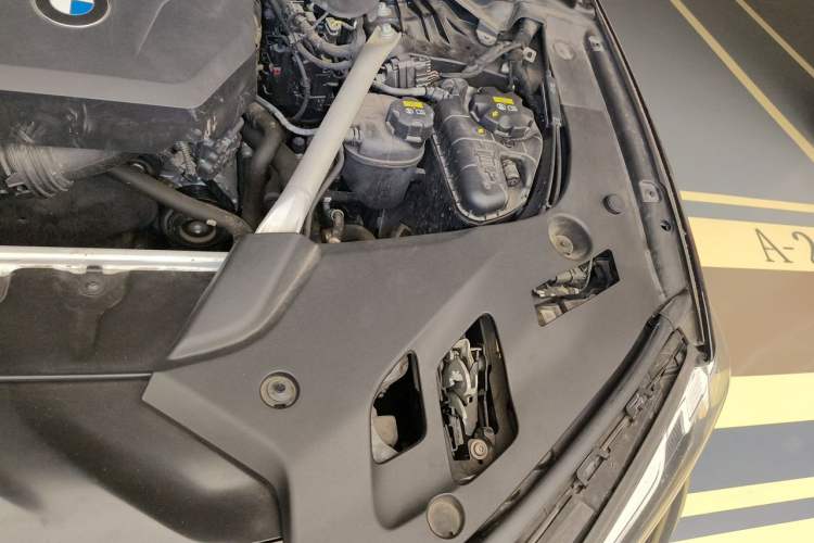 Used BMW 5 Series 2022 Restyled 530Li Leading Edition M Sport Package Engine Bay Left