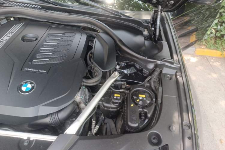 Used BMW 5 Series 2022 Restyled 540i Luxury Edition M Sport Package Engine Bay Left