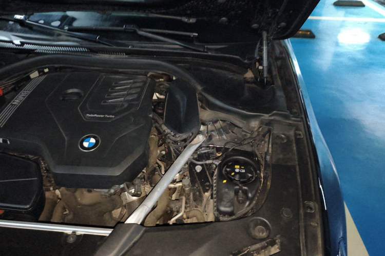 Used BMW 5 Series 2022 525i M Sport Package Engine Bay Left