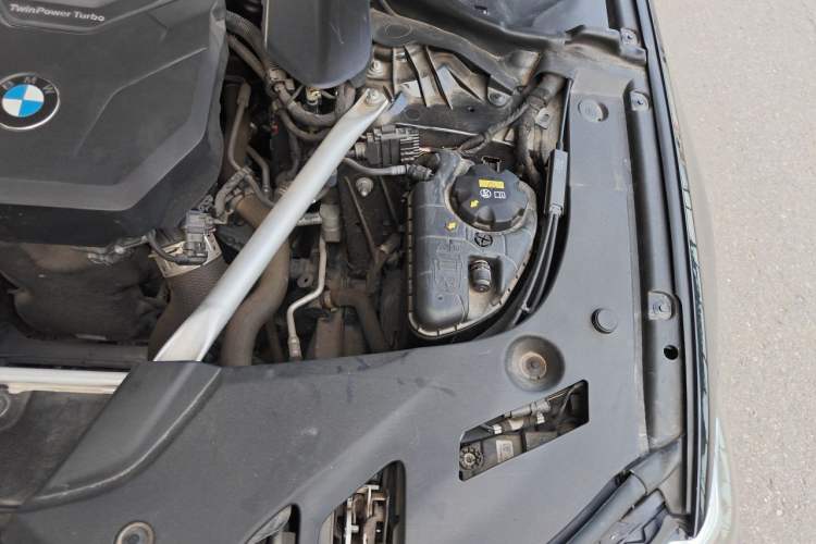 Used BMW 5 Series 2022 Restyled 525Li Luxury Package Engine Bay Left