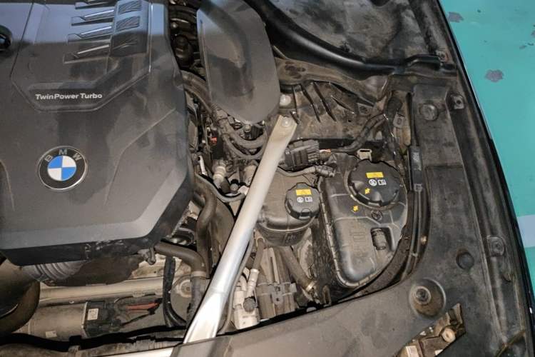 Used BMW 5 Series 2022 Restyled 530Li Leading Edition M Sport Package Engine Bay Left