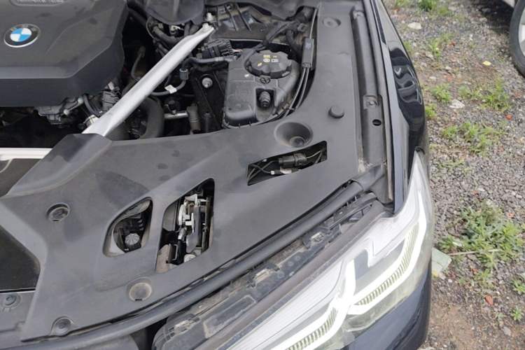Used BMW 5 Series 2022 Second Facelift 525Li M Sport Package Engine Bay Left