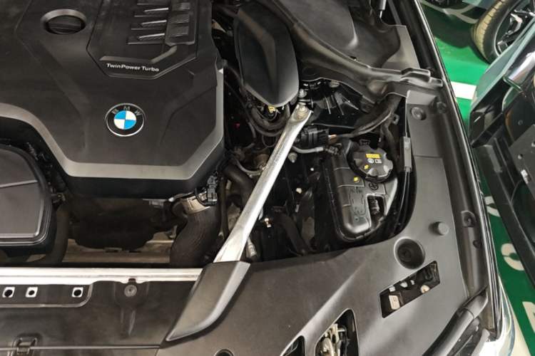 Used BMW 5 Series 2022 Second Facelift 525Li Luxury Package Engine Bay Left