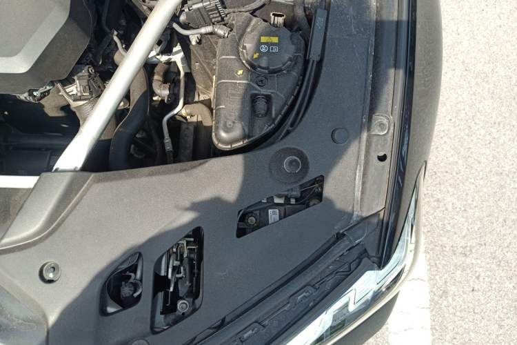 Used BMW 5 Series 2022 Second Facelift 525Li M Sport Package Engine Bay Left