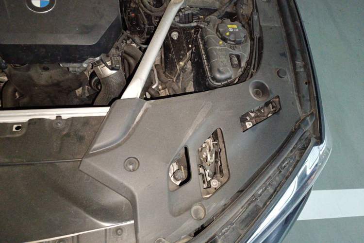 Used BMW 5 Series 2022 Restyled 525Li Luxury Package Engine Bay Left