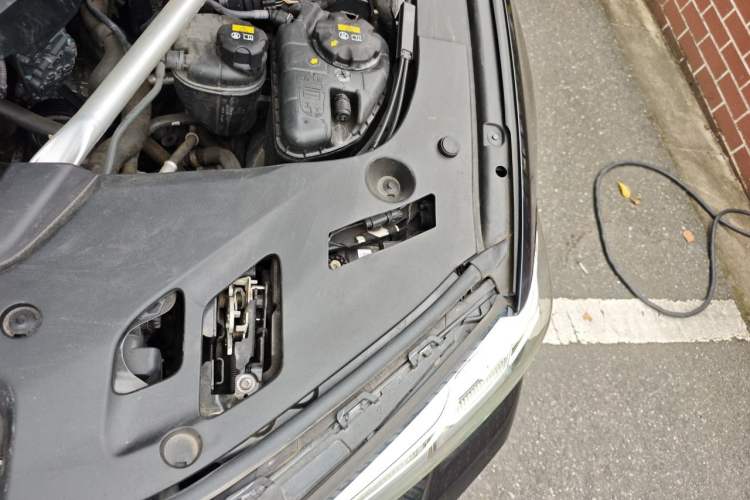 Used BMW 5 Series 2022 Second Facelift 530Li Luxury Version M Sport Package Engine Bay Left