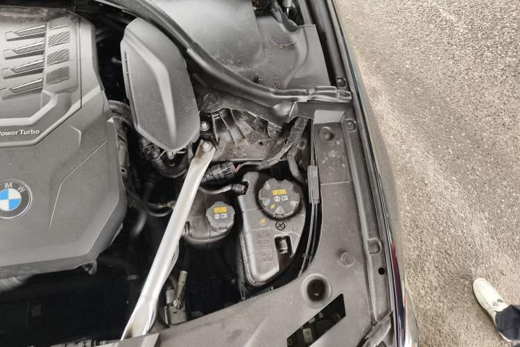 Used BMW 5 Series 2022 Second Facelift 530Li Luxury Version M Sport Package Engine Bay Left