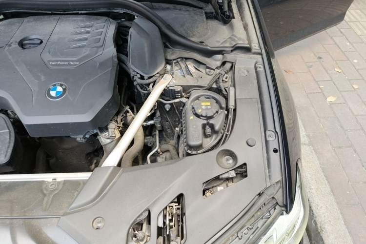 Used BMW 5 Series 2022 Second Facelift 525i M Sport Package Engine Bay Left