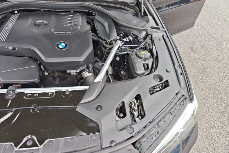 Used BMW 5 Series 2022 525Li M Sport Package Engine Bay Left
