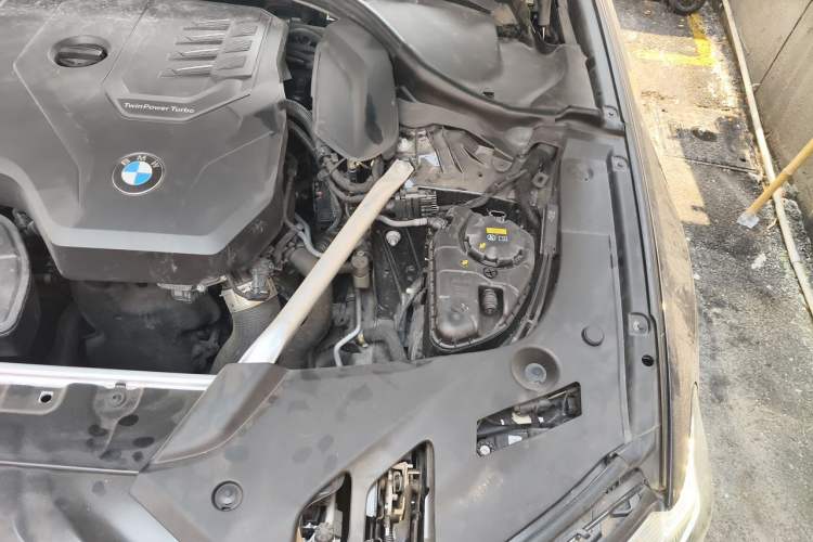 Used BMW 5 Series 2022 Second Facelift 525Li M Sport Package Engine Bay Left