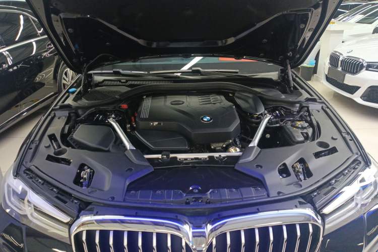 Used BMW 5 Series 2022 Second Facelift 525Li M Sport Package Engine Bay