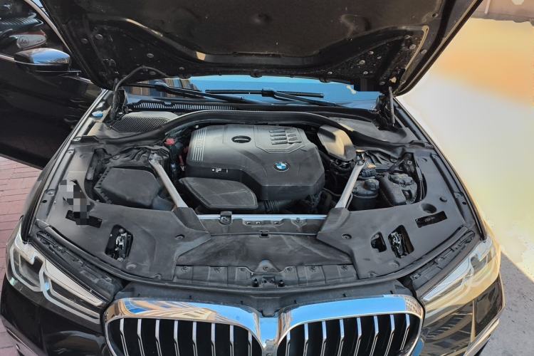 Used BMW 5 Series 2022 Second Facelift 530Li Luxury Version M Sport Package Engine Bay
