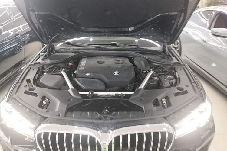 Used BMW 5 Series 2022 Second Facelift 530Li Luxury Version M Sport Package Engine Bay