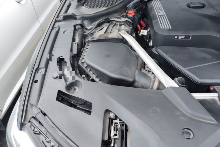 Used BMW 5 Series 2022 525Li M Sport Package Engine Bay Right