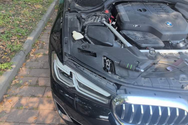 Used BMW 5 Series 2022 Second Facelift 525Li Luxury Package Engine Bay Right