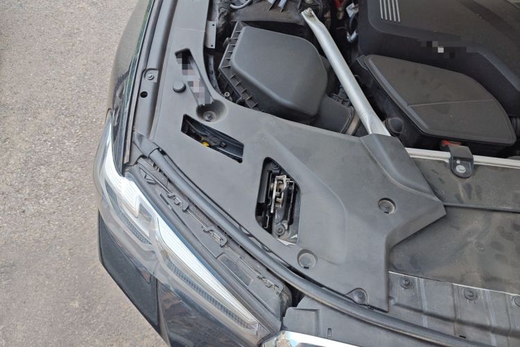 Used BMW 5 Series 2022 Second Facelift 530Li Leading Edition Luxury Package Engine Bay Right
