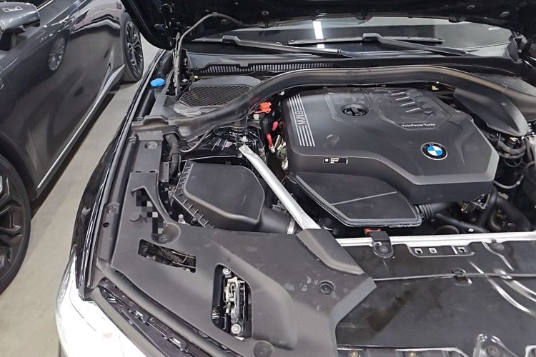 Used BMW 5 Series 2022 Updated 530Li Luxury Edition Premium Package Engine Bay Right