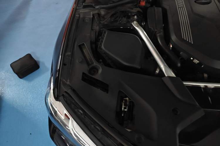 Used BMW 5 Series 2022 Second Facelift 540i Sport Line M Sport Package Engine Bay Right