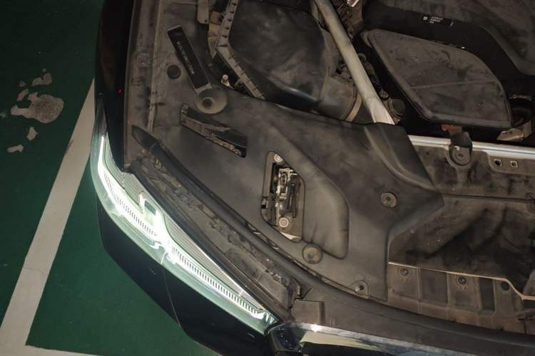 Used BMW 5 Series 2022 Restyled 525Li M Sport Package Engine Bay Right