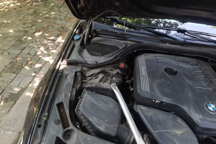Used BMW 5 Series 2022 Restyled 530Li Leading Edition M Sport Package Engine Bay Right