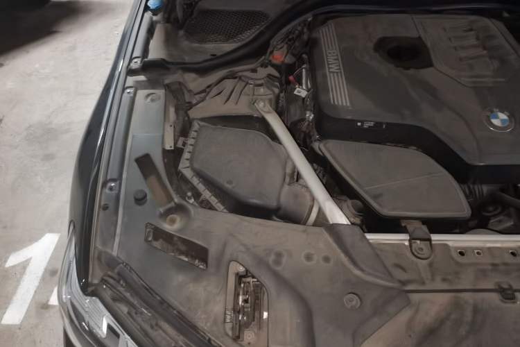 Used BMW 5 Series 2022 Restyled 530Li Leading Edition M Sport Package Engine Bay Right