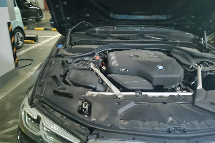 Used BMW 5 Series 2022 Second Facelift 525Li M Sport Package Engine Bay Right