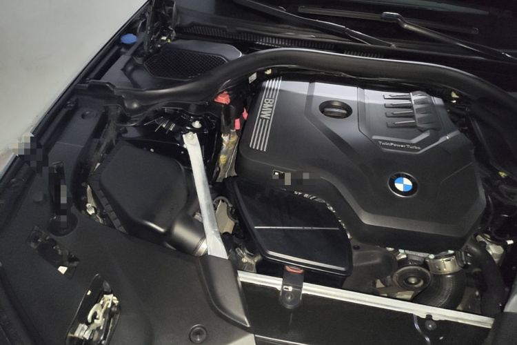 Used BMW 5 Series 2022 Second Facelift 525i M Sport Package Engine Bay Right
