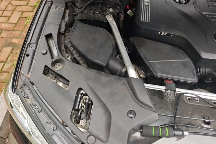 Used BMW 5 Series 2022 530Li Luxury Edition Premium Package Engine Bay Right