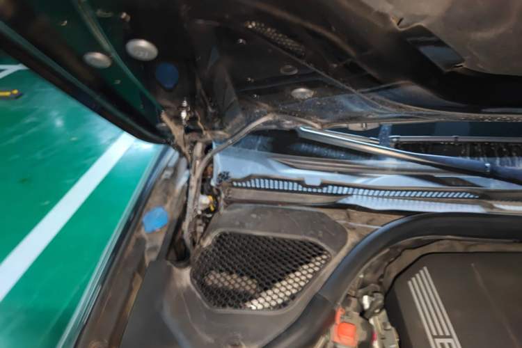 Used BMW 5 Series 2022 Second Facelift 525i M Sport Package Engine Bay Right