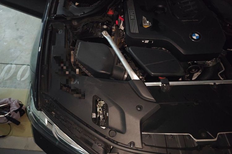 Used BMW 5 Series 2022 525i M Sport Package Engine Bay Right