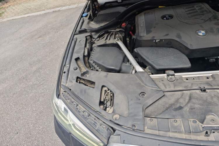 Used BMW 5 Series 2022 525Li M Sport Package Engine Bay Right