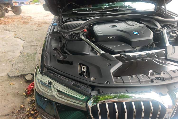 Used BMW 5 Series 2022 Second Facelift 530Li Luxury Version M Sport Package Engine Bay Right