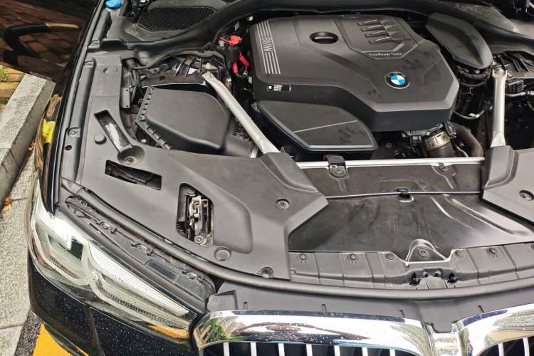 Used BMW 5 Series 2022 Second Facelift 525i M Sport Package Engine Bay Right
